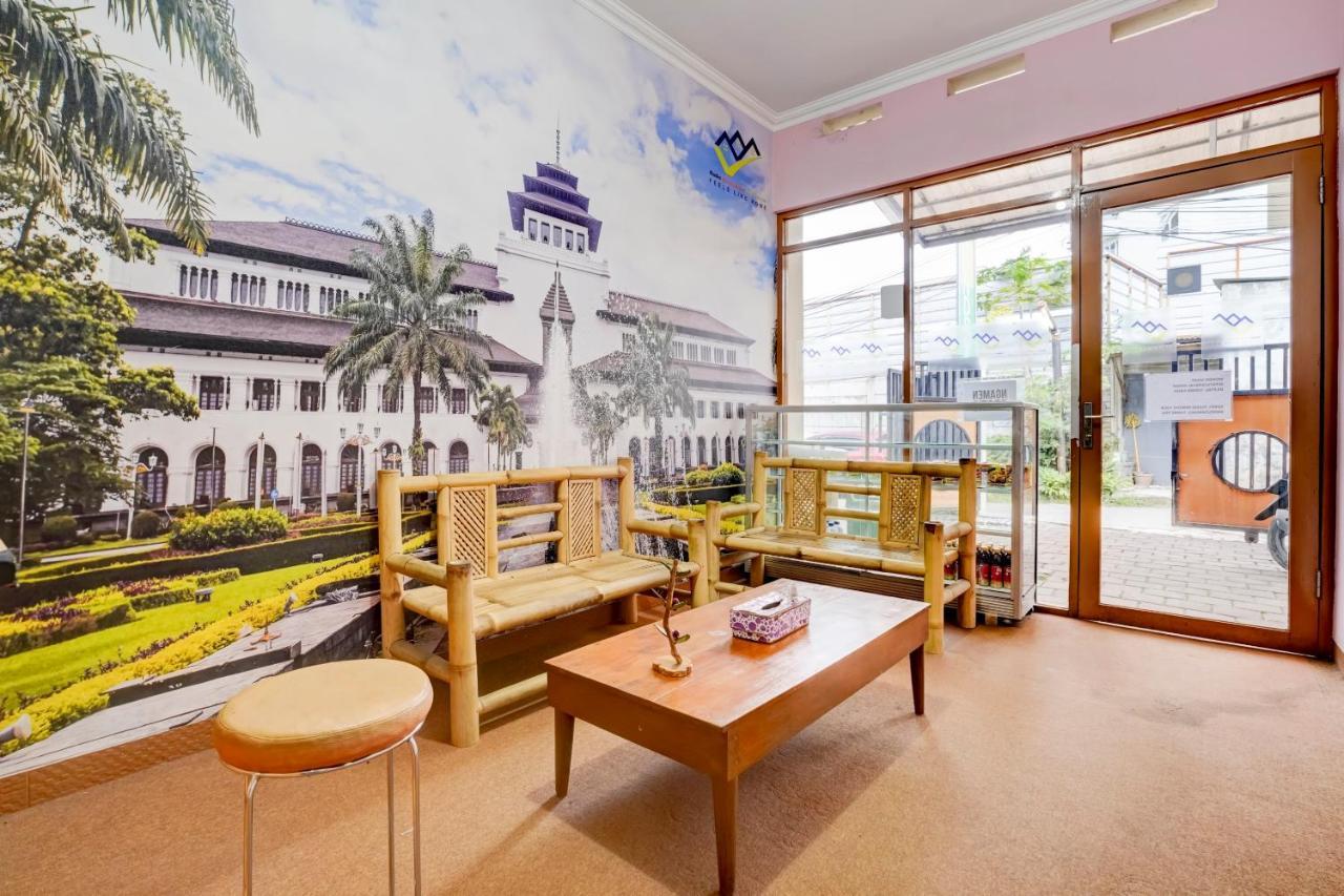Radio Backpacker Guesthouse Syariah Μπαντούνγκ Εξωτερικό φωτογραφία